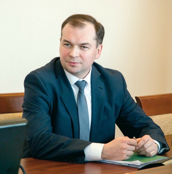 Работал кладовщиком, челночил в Польшу, учил руководящий состав МВД – теперь все эти люди рулят клубами «вышки» (есть и другие интересные биографии)