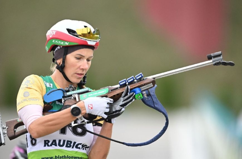 Антон Смольский и Анна Сола выиграли спринты на чемпионате Беларуси по летнему биатлону