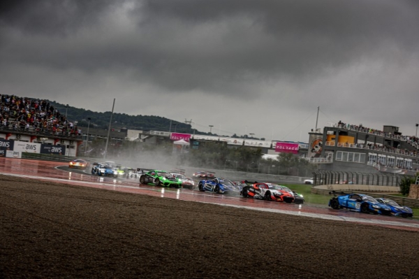 Два тытулы за раз. Серыя GT World Challenge Europe вызначыла сваіх чэмпіёнаў у Валенсіі