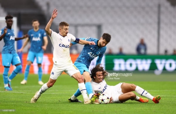 Футбол. Лига чемпионов. "Айнтрахт" и "Тоттенхэм" вышли в плей-офф, "Спортинг" сыграет в Лиге Европы
Футбол. Лига чемпионов. "Айнтрахт" и "Тоттенхэм" вышли в плей-офф, "Спортинг" сыграет в Лиге Европы