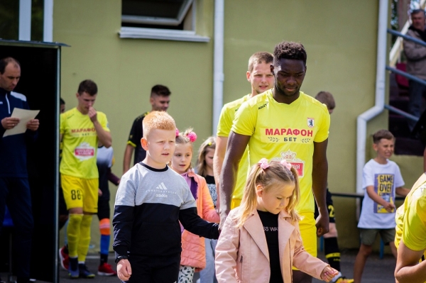 Футбол.  Защитник "Сморгони" Кристиан: люблю белорусов, всех, кроме пьяных. Однажды ребята спросили, почему я так загорел
&nbsp;