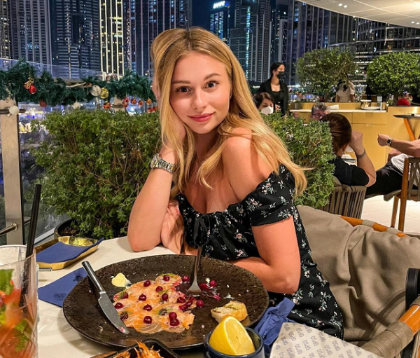 Много фото в купальниках (но есть и пара скромниц), отличная фигура после родов и тайна чемпиона. Как выглядят жены и подруги молодых топов белфутбола и хоккея Много фото в купальниках (но есть и пара скромниц), отличная фигура после родов и тайна чемпиона. Как выглядят жены и подруги молодых топов белфутбола и хоккея