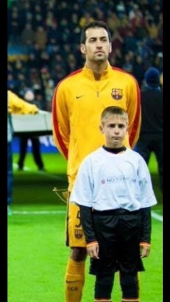 Когда-то продавал овощи, сейчас – теневой решала в БАТЭ: фанатом звался «Помидор», имел доверие и у Капского-отца, Михайлову помог не раз (убрать Умарова тоже) Когда-то продавал овощи, сейчас – теневой решала в БАТЭ: фанатом звался «Помидор», имел доверие и у Капского-отца, Михайлову помог не раз (убрать Умарова тоже)