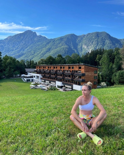 Блюзнерылі ў ЗША з каханым, натхняліся ў Альпах, крыху хварэлі – што рабілі зоркі белтэніса падчас «Уімблдона» Блюзнерылі ў ЗША з каханым, натхняліся ў Альпах, крыху хварэлі – што рабілі зоркі белтэніса падчас «Уімблдона»