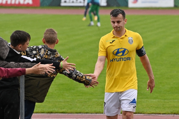 «В вашей стране люди ничего не решают – все делается, как хочет один человек». Украинец-капитан «Ислочи» – о ЧБ, претензиях к беларусам и войне на Родине «В вашей стране люди ничего не решают – все делается, как хочет один человек». Украинец-капитан «Ислочи» – о ЧБ, претензиях к беларусам и войне на Родине