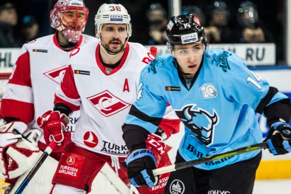 Хоккей.  КХЛ. Минское "Динамо" в концовке третьего периода вырвало победу у "Спартака", выиграв третий матч подряд
 